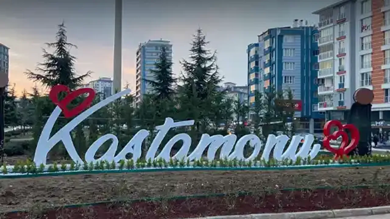 Kastamonu hurdacı firmaları Demirsan Hurda kamyon ve hurda sahası görüntüsü